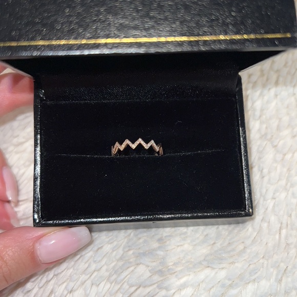14 Karat Rose Gold Zig Zag Ring with 0.11 Carats - Picture 6 of 9